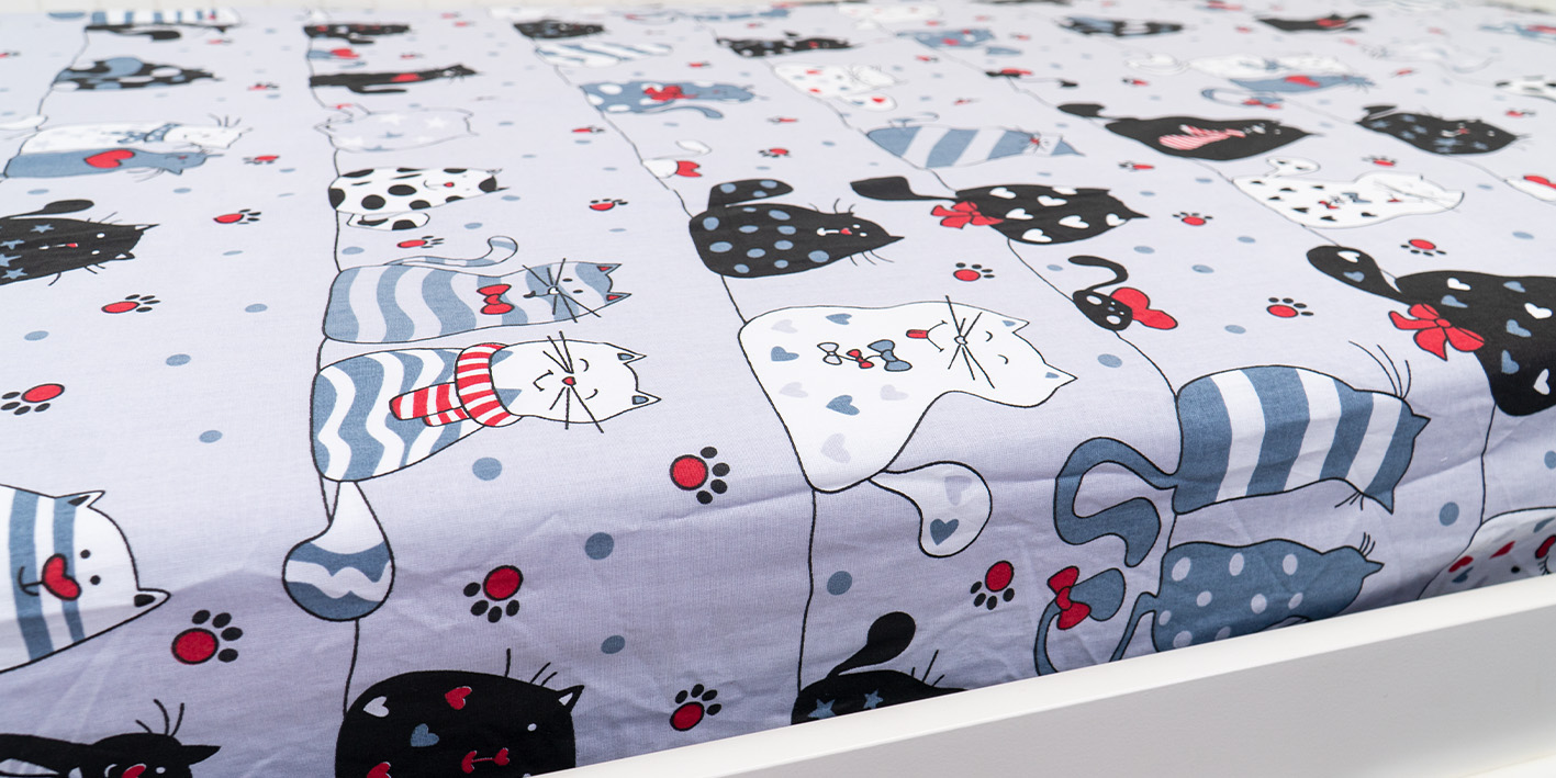 Polskie bawełniane prześcieradło z gumką koty łapki szare